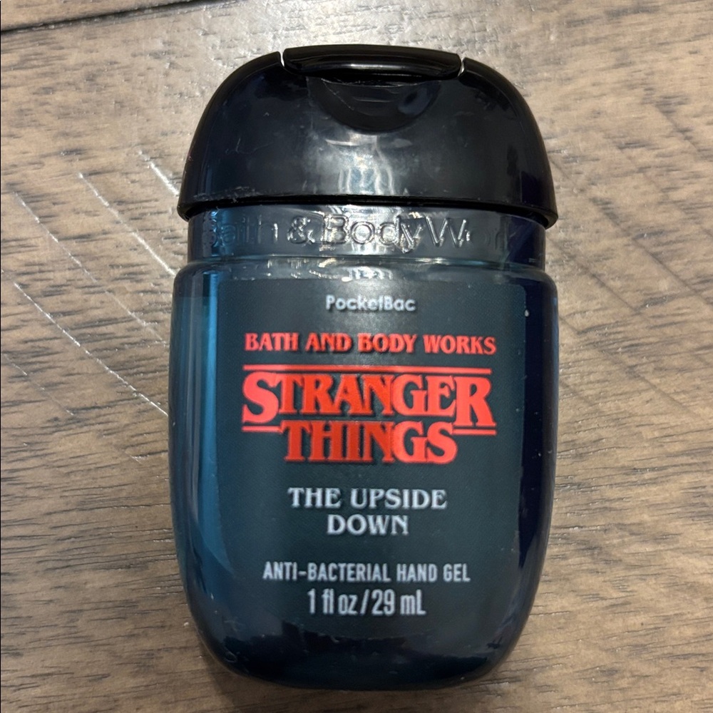 Stranger Things The Upside Down pocketbacs (X4) - Picture 2 of 3